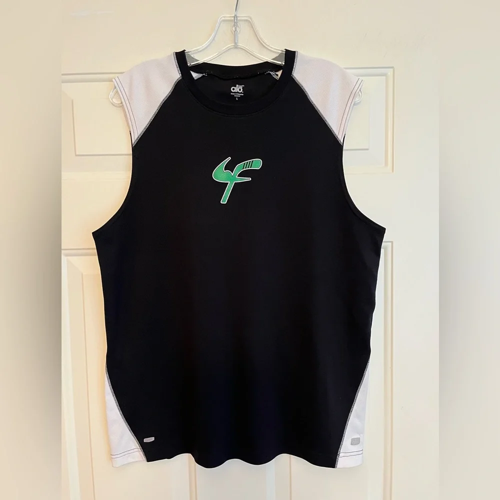 ALO Yoga cool fit  black white performance pull over muscle shirt. Size large